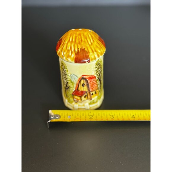 Vintage Country Farm Barn Salt & Pepper Shakers Hand Painted Ceramic Silo Design - Picture 9 of 12